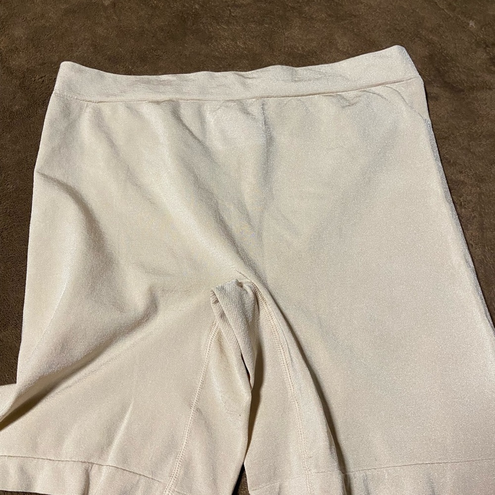 Women's Cream Shorts shape wear Breezies size large - Picture 5 of 6